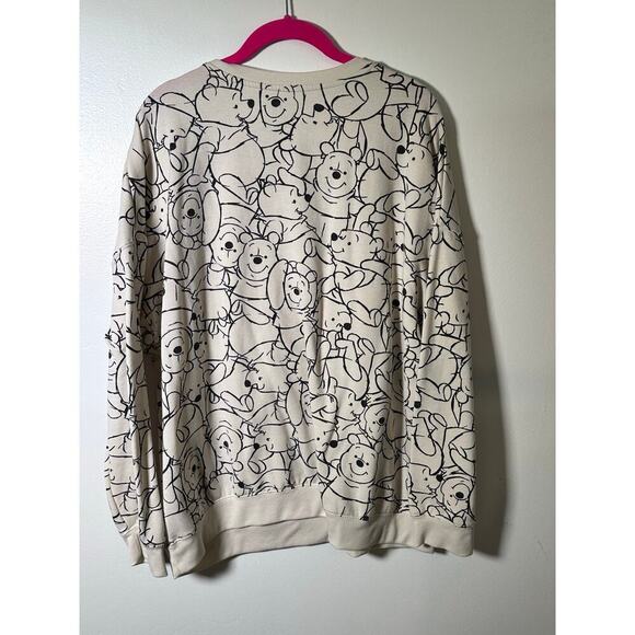 Disney Women's White Black Winnie The Pooh AOP Cozy Graphic Sweatshirt Size 2XL - Picture 4 of 6